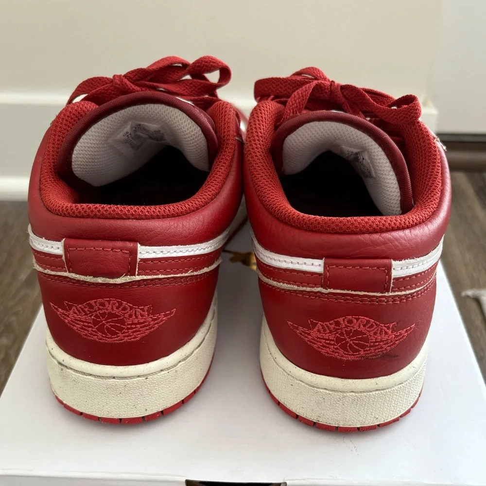 Air Jordan 1 Low SE Big Kids Size 7Y, Women’s Size 8/8.5 - Picture 4 of 6